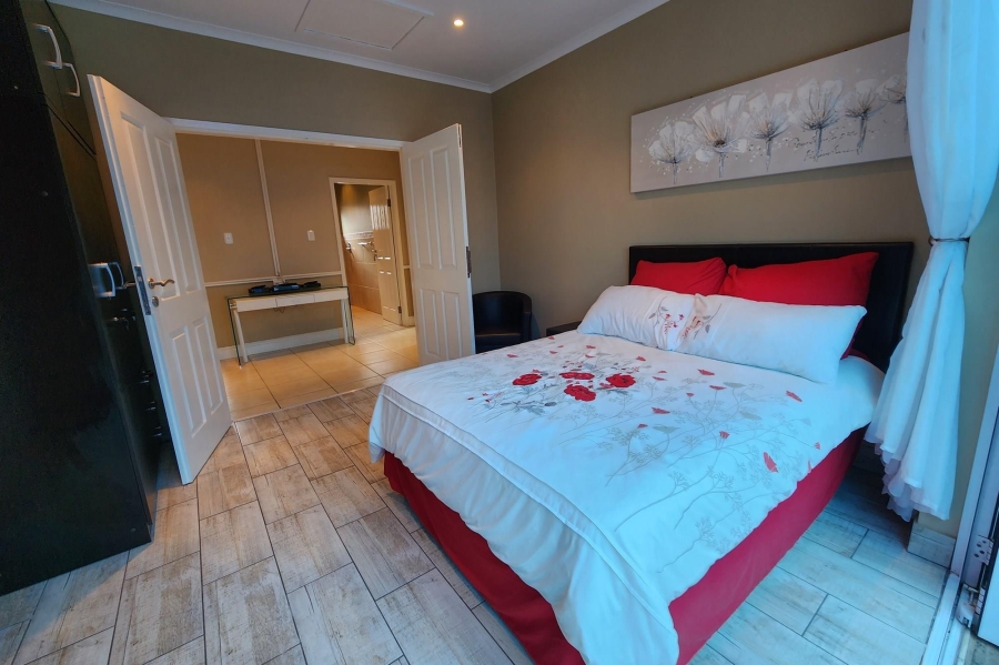 8 Bedroom Property for Sale in Wavecrest Eastern Cape